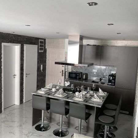 Swiss Luxury Apartment Mosonmagyaróvár Buitenkant foto