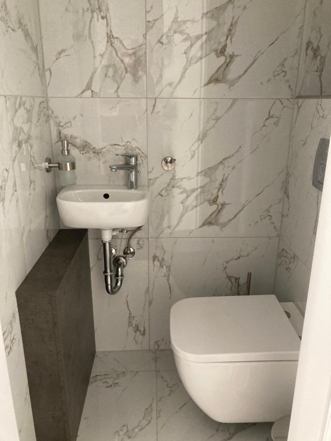 Swiss Luxury Apartment Mosonmagyaróvár Buitenkant foto