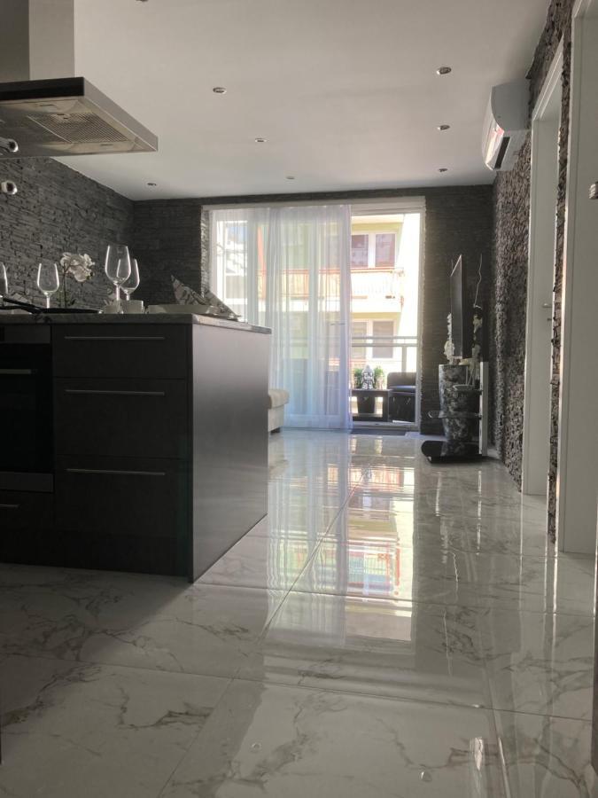 Swiss Luxury Apartment Mosonmagyaróvár Buitenkant foto