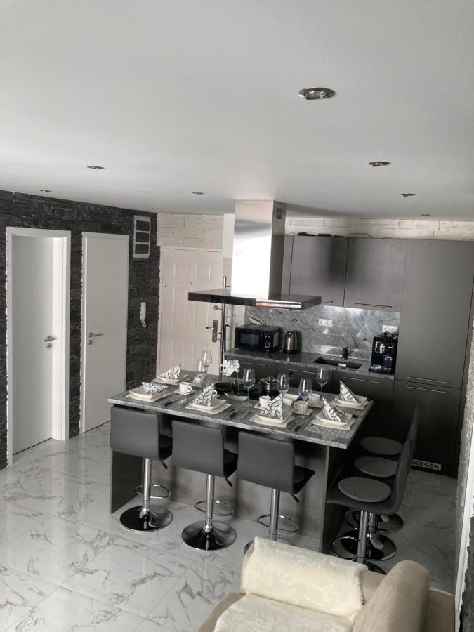 Swiss Luxury Apartment Mosonmagyaróvár Buitenkant foto