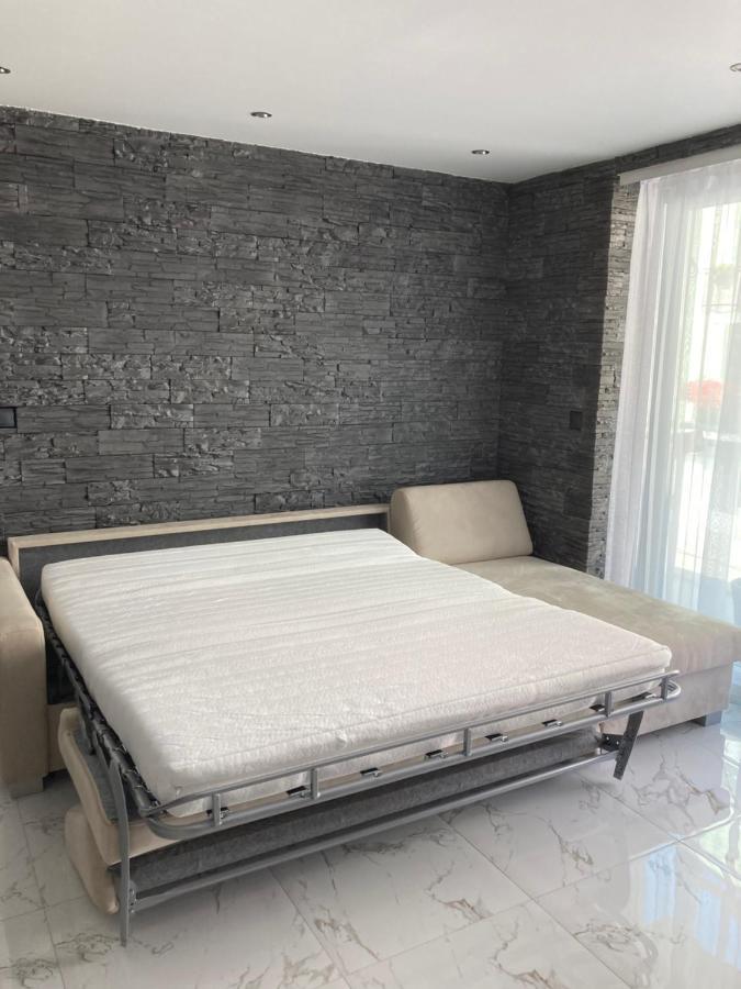 Swiss Luxury Apartment Mosonmagyaróvár Buitenkant foto