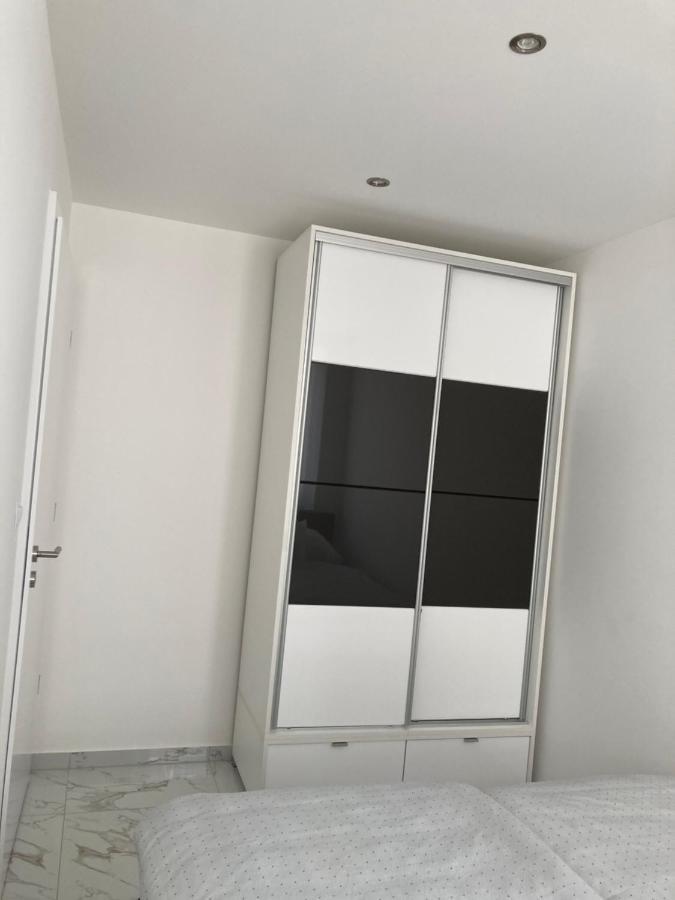 Swiss Luxury Apartment Mosonmagyaróvár Buitenkant foto