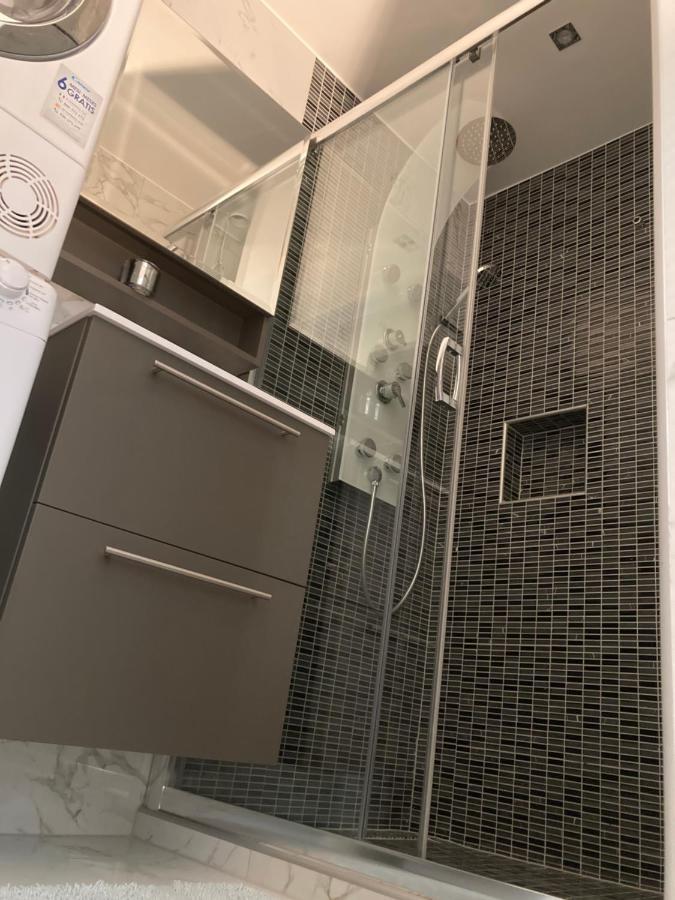 Swiss Luxury Apartment Mosonmagyaróvár Buitenkant foto