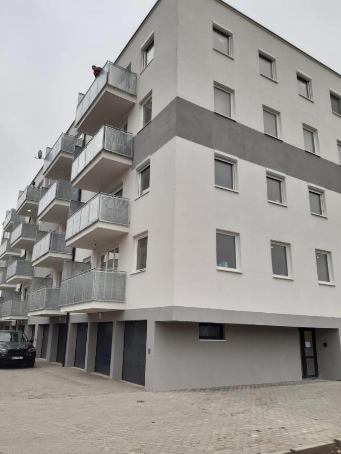 Swiss Luxury Apartment Mosonmagyaróvár Buitenkant foto